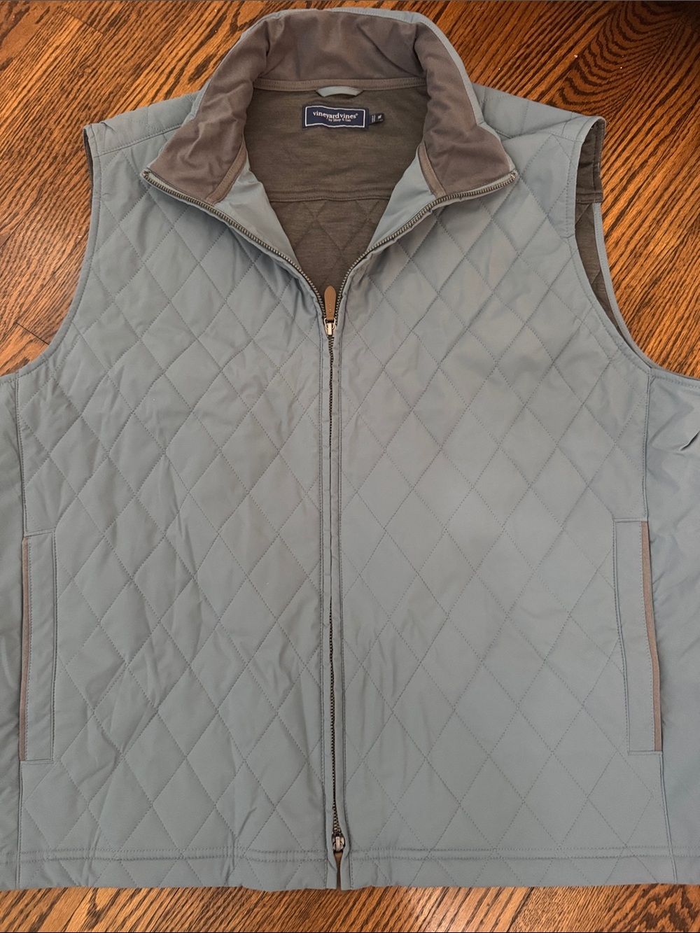 Brand New Vineyard Vines Quilted Men's Vest in Slate